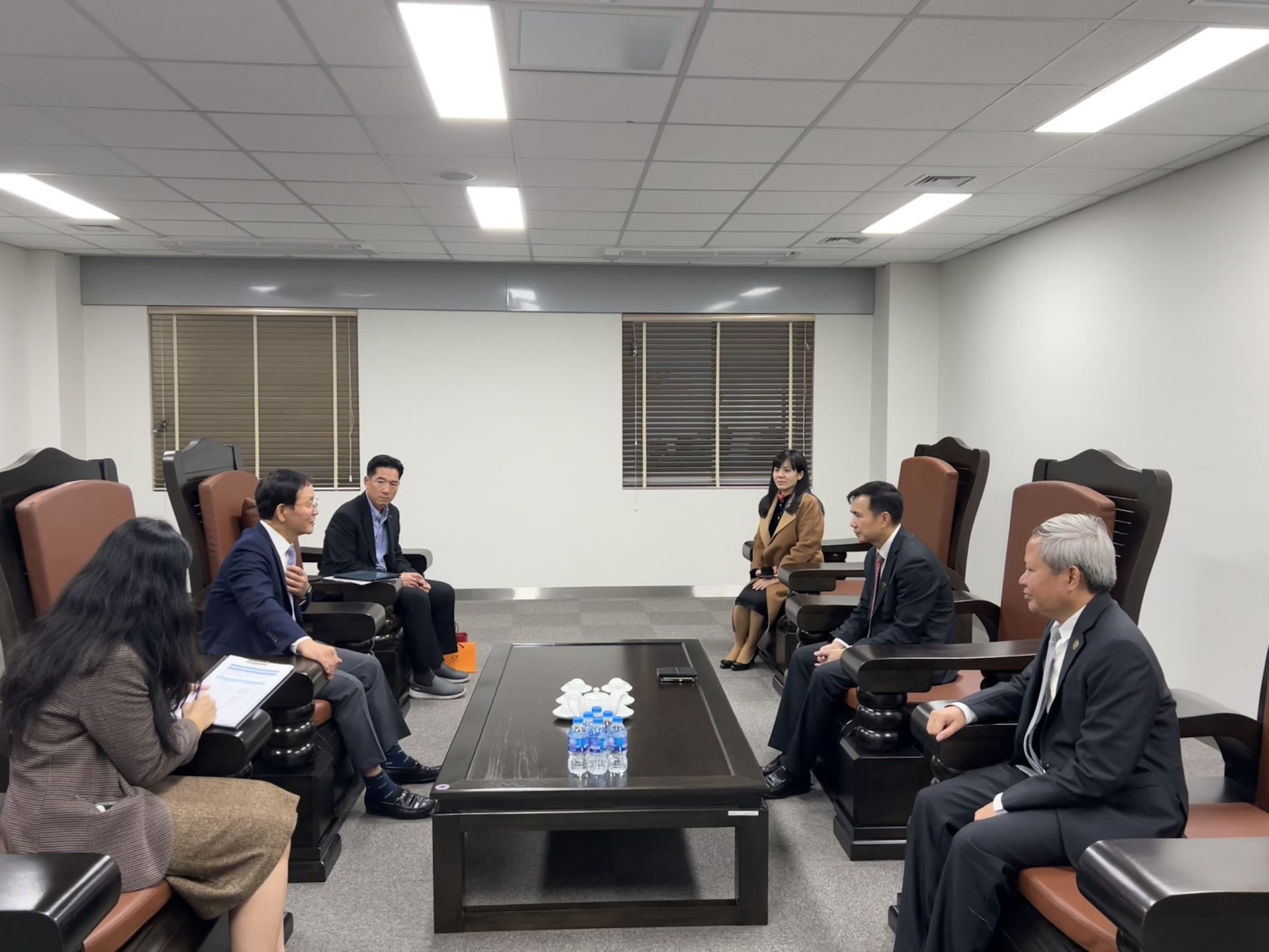 Leverage the cooperation between VKIST and KIST in research, development and technology transfer